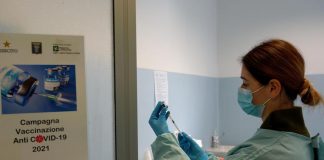 Obbligo vaccino, Ordine medici: “Requisito per lavorare, non opzione”