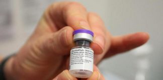 Vaccino covid Pfizer, terza dose aumenta efficacia contro variante Delta