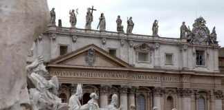 Scandalo Vaticano, richiesta giudizio. Becciu oppone segreto Stato su Marogna: “Papa era d’accordo”