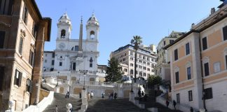Turismo, a ferragosto prenotate 89,6% delle camere online