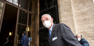 Vaccino, Palù “Valutare obbligo per chi svolge funzioni pubbliche”