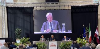 Tremonti, si va verso crisi civile e non solo finanziaria. L’economista alla ‘Lectio degasperiana’ a cui ha preso parte la deputata Baroni Tremonti, si va verso crisi civile e non solo finanziaria. L'economista alla 'Lectio degasperiana' a cui ha preso parte la deputata Baroni