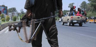 Afghanistan, talebani prendono Jalalabad: “Decideremo su Kabul”