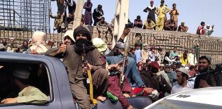 Afghanistan, talebani sparano su manifestanti a Jalalabad