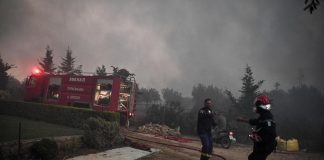Atene assediata dalle fiamme, evacuati in centinaia. Incendi anche nelle isole