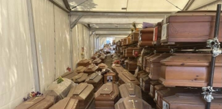Selvaggia Lucarelli al cimitero di Palermo: “Cose mai viste”