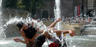 Picchi di caldo e afa, tra oggi e domani 10 città da bollino rosso