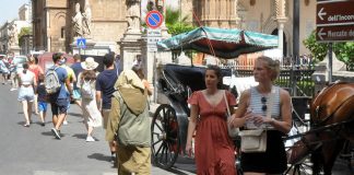Covid Sicilia, boom di contagi: Musumeci firma nuova ordinanza