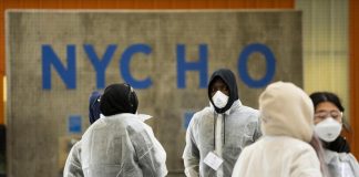 Vaccino covid Usa, metà degli americani è immunizzata