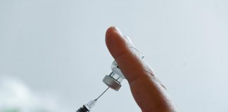 Terza dose vaccino, l’appello: “Prima confrontare immunità guariti-vaccinati”
