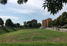 Mantova, siringa abbandonata sull’altalena: il Comune sanifica l’area giochi e promette più controlli