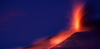 Etna si risveglia, nuova attività esplosiva