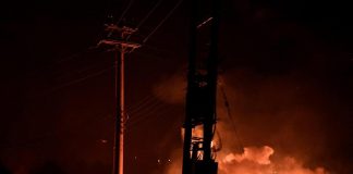 Grecia, violenti incendi infuriano alle porte di Atene