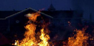Balneari, in spiaggia sicuri con controlli green pass ma fiamme distruggono stabilimenti a Catania e Pescara