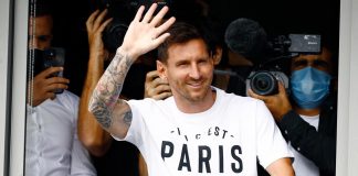 Messi a Parigi, saluto ai tifosi e t-shirt col motto del Psg