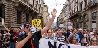 No green pass, nuove proteste: 5mila in corteo a Milano