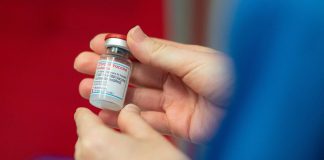 Covid, vaccino Moderna efficace al 93% a 6 mesi da seconda dose