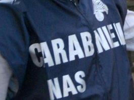 Suzzara, carenze igieniche e personale senza qualifica: chiuso un barber shop dopo i controlli