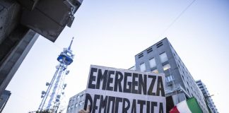 No Green pass, su Telegram è caccia a medici e politici