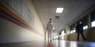 Covid Italia, salgono i ricoveri. Vaccinato il 60% della popolazione