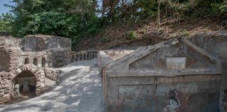 Pompei, nuova scoperta: tomba con resti umani mummificati