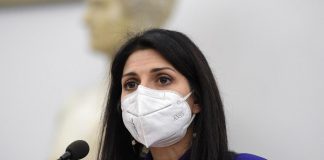 Roma, Raggi: “Unica in grado di far correre ‘macchina’ amministrativa”