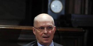 Ricciardi: “Docente non vaccinato e senza mascherina, andrebbe arrestato”