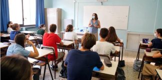 Un solo giorno a settimana col doppio turno per ogni classe e niente al sabato. Ecco le indicazioni del Tavolo ristretto Un solo giorno a settimana col doppio turno per ogni classe e niente al sabato. Ecco le indicazioni del Tavolo ristretto