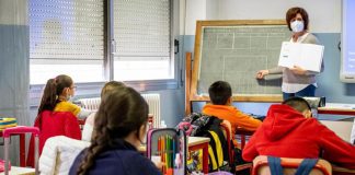 Green pass scuola, stop stipendio docenti dopo 5 giorni di assenza