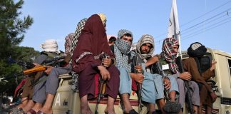 Afghanistan, “Talebani bloccano afghani fuori da aeroporto”