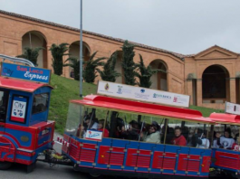 Un trenino, un minibus e un bus tra Mantova, Sabbioneta e Parma. Da settembre nuovi mezzi turistici nel week end Un trenino, un minibus e un bus tra Mantova, Sabbioneta e Parma. Da settembre nuovi mezzi turistici nel week end