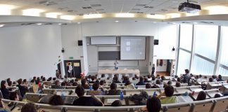 Green pass Italia: ipotesi regole per università, treni e aerei