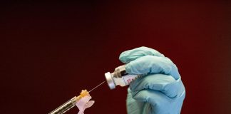 Covid, soluzione salina invece di vaccino: infermiera tedesca sotto accusa