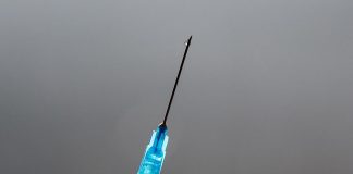Vaccino Covid, ecco quando si può rinviare e chi è esente