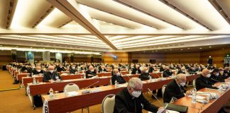 Eutanasia, Cei: “Grave inquietudine per raccolta firme referendum”