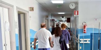 Mascherine negli ospedali e Rsa, lunedì la Moratti riunisce la cabina di regia regionale