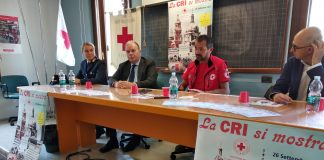 Croce Rossa e Polizia in piazza con mezzi storici e agenti soccorritori