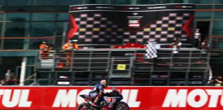 SBK, Magny-Cours, Superpole Race: Razgatlioglu, Pata Yamaha, vince e comanda il mondiale. Locatelli quarto