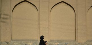 Afghanistan, portavoce talebani: “Le donne? Uguali ma devono essere protette”