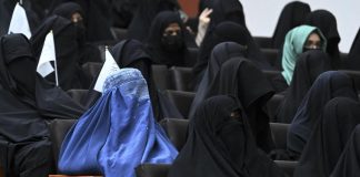 Afghanistan, talebani: “In università donne e uomini divisi”