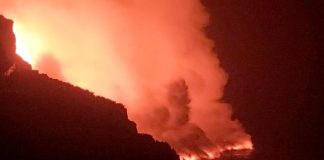 Canarie, eruzione vulcano Cumbre Vieja: lava in mare per 17 ettari