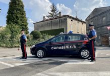 Controlli straordinari ad Asola: coltello in auto e cocaina sequestrata Prigioniera in casa perchè frequenta un pakistano. Giovane cinese liberata dai carabinieri, denunciate tre persone
