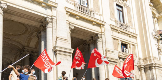 Scuola: ‘il futuro è nostro, ripartiamo da zero’, flash mob studenti in tutta Italia e davanti al Mi