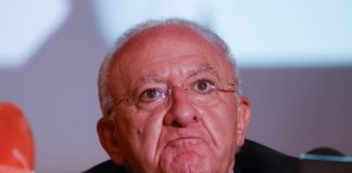 Green Pass Italia, De Luca: “Lega e FdI irresponsabili e stupidi”