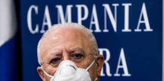 Green pass obbligatorio, De Luca: “Tampone gratuito per chi non si vaccina è follia”