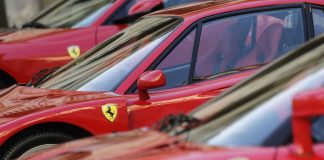 Rivarolo Mantovano, piazza Finzi si accende con il raduno delle Ferrari