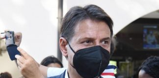 Piazze piene per comizi, Conte replica a Fedez