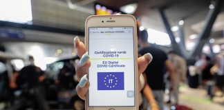 Green pass, Pregliasco: “Marcia indietro Gb è rischio”