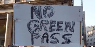 No green pass, vice questore di Roma sul palco: avviata azione disciplinare