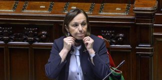 Lega a Lamorgese: “Cambi rotta o non si va avanti”